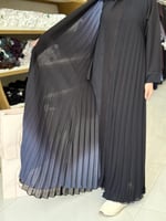 عباية نازلي كسرات شيفون اسود مع رمادي