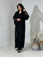 عباية رهاف بقماش كريب رموش مزينه بدانتل وشك