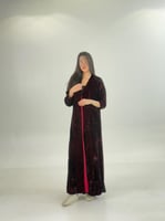 عباية علياء بقماش مخمل كوري مكسر عنابي