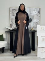 عباية اعتزاز ا بليزر حرير اسود مع فستان لحمي