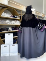 عباية غداف بقماش مخمل كوري تدخيلات كريب بلاك كم مط...