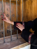 عباية الرياض كلوش بقماش كريب الاناقه بكلفه مطرزه