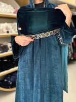 تشكيلة شتاء 2024 -عباية ياسمين بقماش مخمل بشال مطر...