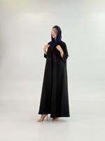 عباية ميسون بقماش كريب لمياء بتطريز كمبيوتر كحلي