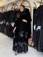 عباية ميسونة بقماش مخمل كوري بتطريز فضي