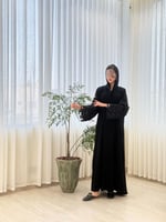 عباية نواره بقماش كريب ملكي مع جبير بالكم