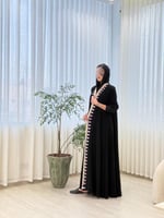 عباية فرحه بقماش ملكي بتطريز كرز دبل كلوش بيج مع و...