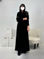 تشكيلة شتاء 2024 - عباية اعتدال مخمل كسرات بالكم م...