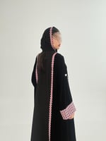 عباية ريفا مكس مخمل مع كريب الاناقة بتطريز وردي