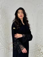 عباية نونان بقماش كريب رموش مزينه بدانتل وشك بالكم...