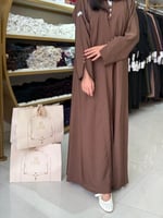 عباية ليان بقماش كريب باربي مزين بازرة بني