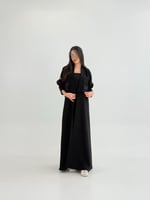 عباية صفاء بقماش كريب كوبرا بتطريز كحلي