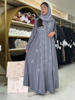 عباية جوانا بقماش كريب اوكراني مطرز فضي