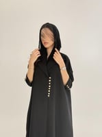 عباية ردينه بقماش كريب لمياء مزين بازره اسود