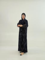 فخر بقماش مخمل كوري بطبعات كحلي مزين بدانتل