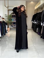 عباية ابتهاج بقماش مخمل كوري مزين بدانتل انيق