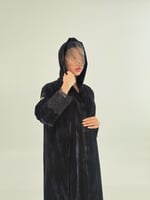 فخر بقماش مخمل كوري بطبعات موف مزين بدانتل