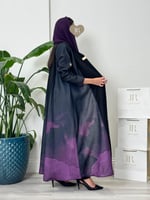 عباية ميرا ا بقماش لنن مطبع موف بزرار فونكا