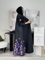 عباية حوريه ا اسود رسم بنفسجي