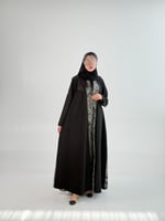 عباية هيلاء بقماش شامواه تدخيلات رسم تركي