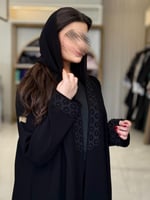 عباية شمس بقماش كريب ملكي مزين بلولو اسود