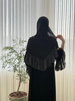 عباية مادلي بقماش مخمل كوري مزين بكسرات شيفون منقط