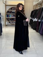 عباية غدق بقماش مخمل كوري مزين بكلفه بني