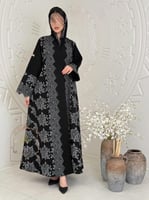 عباية رتيل بقماش كريب الاناقة تدخيلات شيفون مطرز