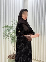 عباية غفران بقماش مخمل كوري مع دانتل برسم بني