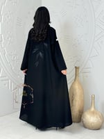 عباية ندى بقماش كريب الاناقة بتطريز اسود