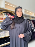 عباية اماتا بقماش كريب بشك فضي