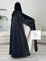 عباية تغريد l بقماش الاناقه تدخيلات كريب مقلم وبيج...