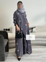 عباية عهود بقماش حرير مغسول مطرز كرز - فضي