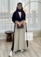 تشكيلة الصيف | عباية بقماش كتان موف تدخيلات بيج