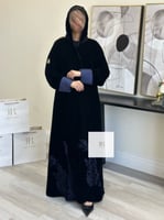 عباية جوزين - مخمل اصلي مطرز - كحلي (بدون ياقة )