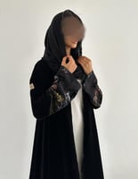 مخمل اسود كوري مع مخمل مشجر في الاكمام كلوش