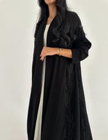 كريب ملكي اطراف مطرزة بالأسود كلوش اكمام ضيقة