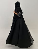 شامواه أسود كلوش مع جوخ مطرز كسرة من الخلف