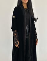 مخمل اسود اكمام دانتيل ربع بشت