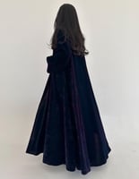 مخمل كحلي مع مخمل جاكار في الجوانب نص كلوش