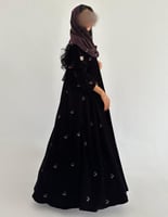 مخمل عنابي غامق مطرز منثور كلوش اكمام فرنسية