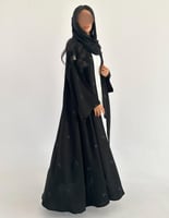 كريب ملكي اسود مطرز كلوش اكمام واسعه