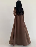 كريب ياباني بني فاتح مع جاكار حرير في الجوانب