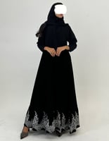 كريب أسود مع تطريز فالاسفل كلوش