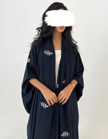 نص بشت كحلي مع طرحة مطرزة