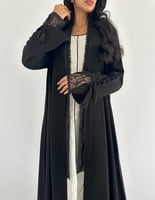 كريب اندونيسي مخطط بالأسود مع دانتيل فرنسي في الأك...