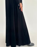 مخمل اسود ساده مع مخمل منقط فالأكمام وكسرات فالاسف...