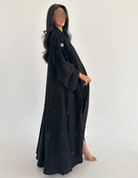 كريب ملكي اسود مطرز كلوش اكمام واسعه