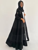 كريب ملكي مع دانتيل طبقات كلوش