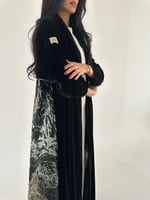 مخمل اسود كوري مع مخمل ملون في الخلف كلوش